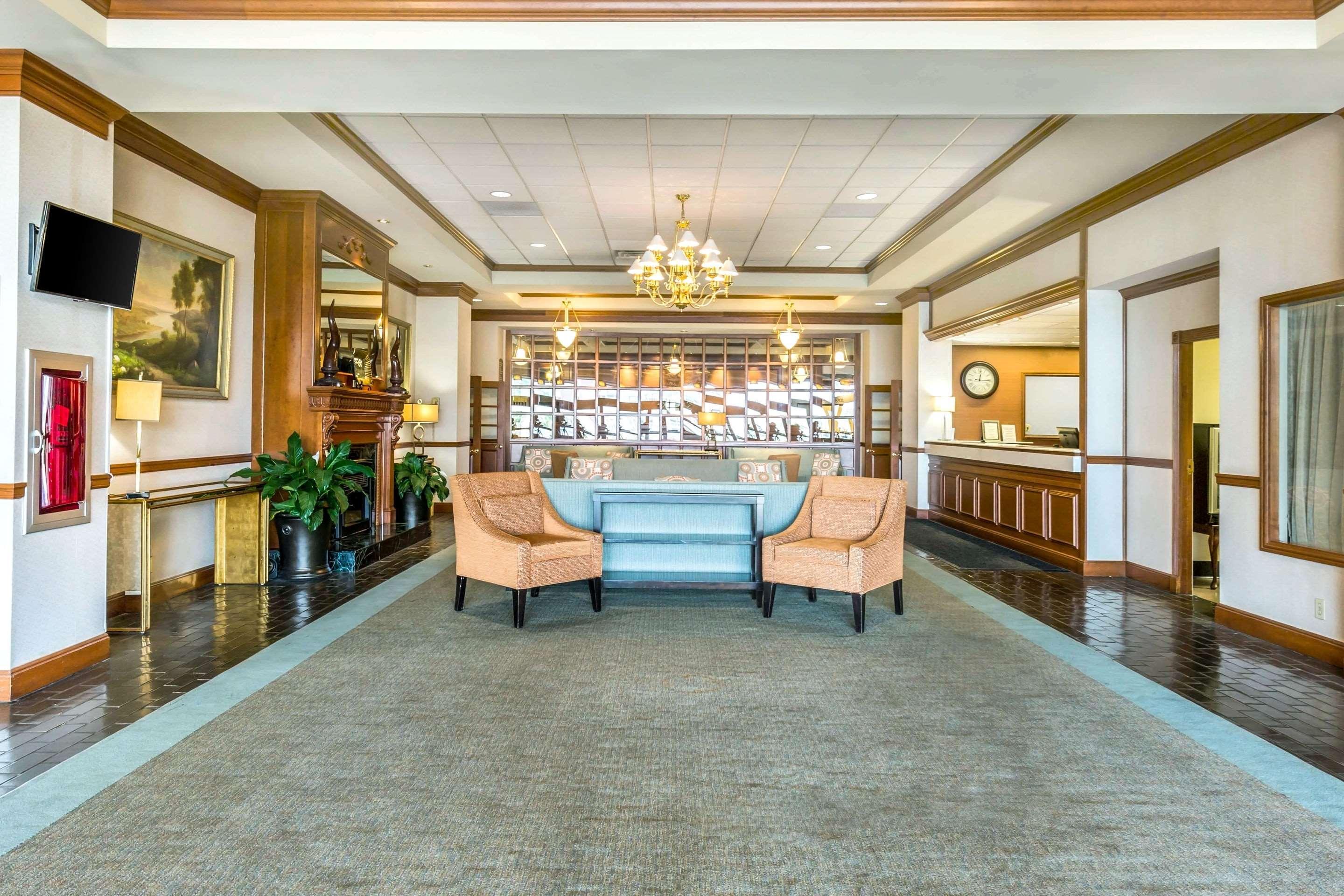 Clarion Inn Frederick Event Center Экстерьер фото