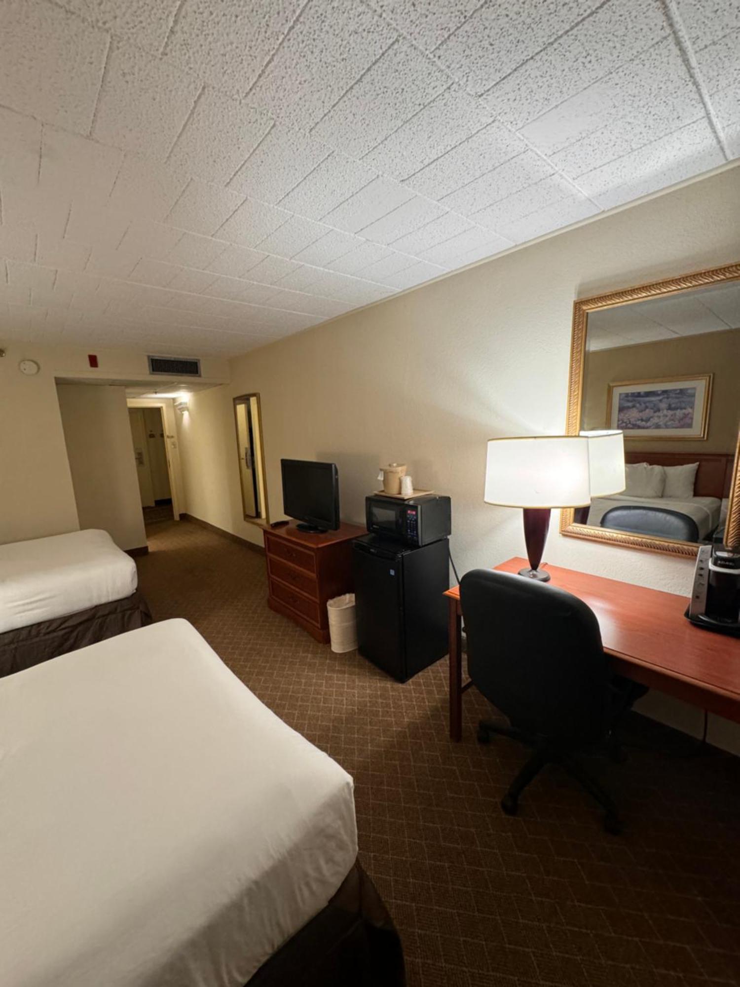 Clarion Inn Frederick Event Center Экстерьер фото