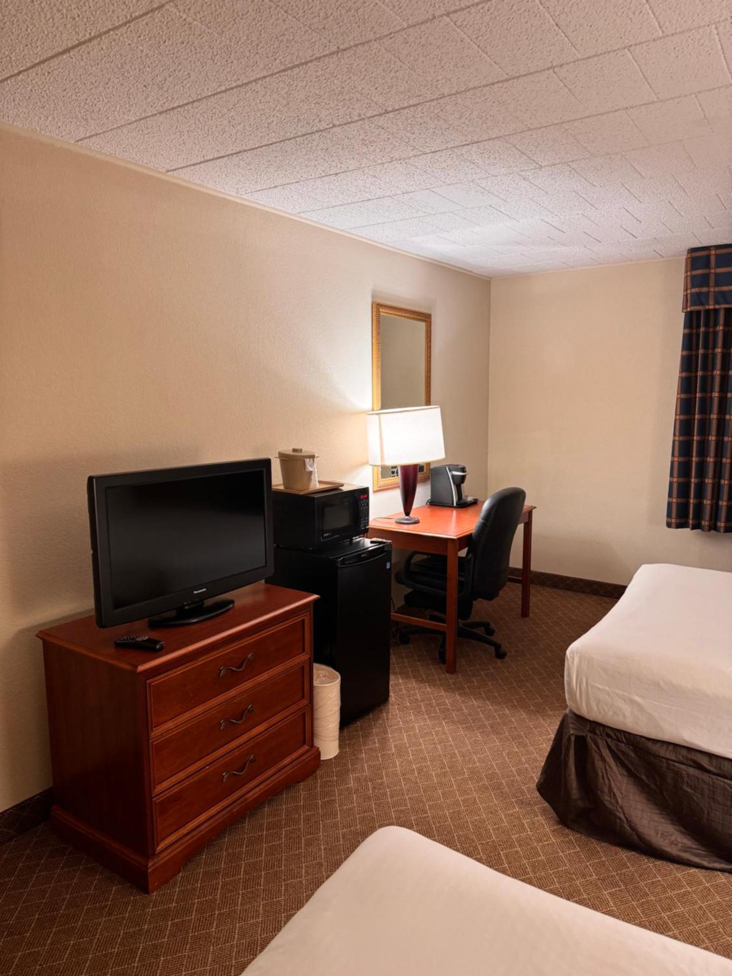 Clarion Inn Frederick Event Center Экстерьер фото